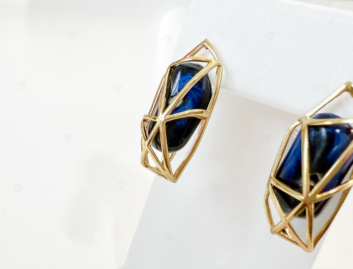 ARTFRAME Geometric - framed Earring with Enclosed Ceramic